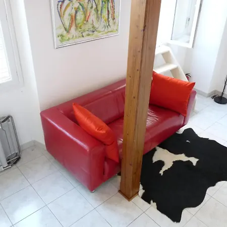 Sleeps 2 Air Con Wifi Cannes