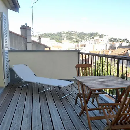 Sleeps 2 Air Con Wifi Cannes